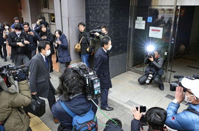 日本自民黨「安倍派」總部遭搜查，捐款醜聞引發政治動盪