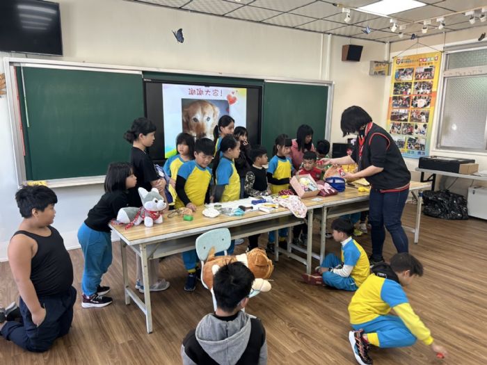 臺中市動物保護防疫處啟動「動物保護暨狂犬病防疫校園教育宣導」，從小培養友善動物的態度