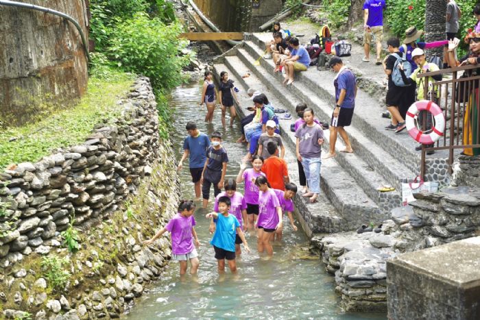 二峰圳獲環教認證，小小稽查員探索水利工程奧秘