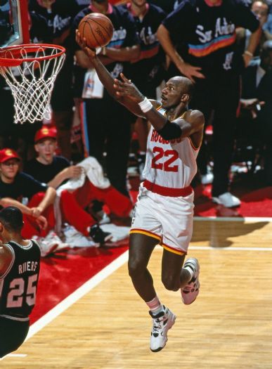 慶祝Clyde Drexler的62歲生日：一位籃球傳奇的回顧