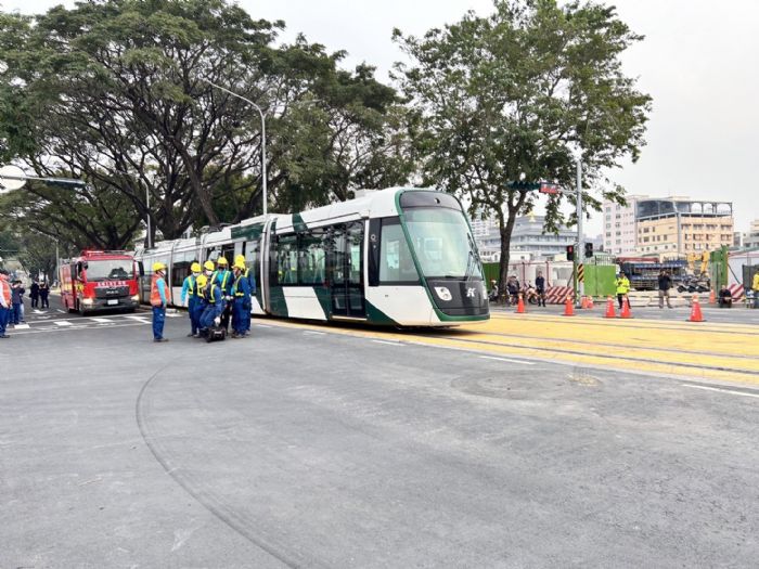 環狀輕軌路段C24(不含上行)-C32(不含)站履勘完成，輕軌成圓113年元旦試營運