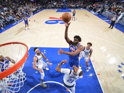 Joel Embiid 和 Tyrese Maxey 聯手帶領 76人迎來勝利，完美止住兩連敗