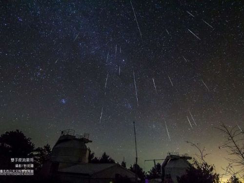 歲末壓軸天象，雙子座流星雨於月光中燦爛登場！