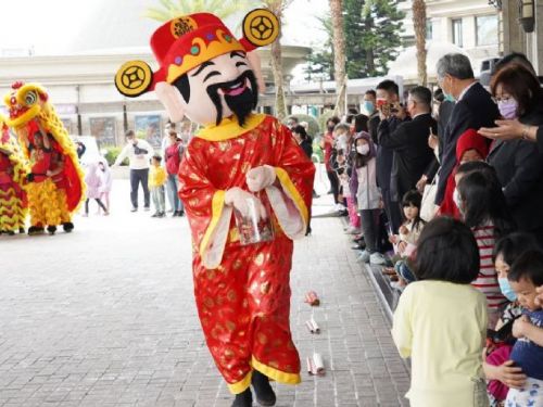 義大皇家酒店迎春大放送 「金蛇賀春福滿門」專案驚喜登場