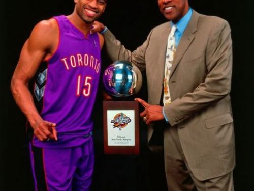 Vince Carter榮耀時刻：Tracy McGrady與Julius Erving將引薦入選2024年Naismith籃球名人堂