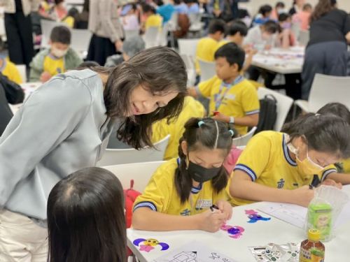 「2024 ART TAIPEI藝術教育日」點亮學生美學視野，桃園兒童美術館DIY創作激發藝術潛能