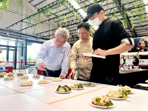 屏東迎新春熱鬧開幕 「屏東餃子王」競賽掀起歡樂風潮