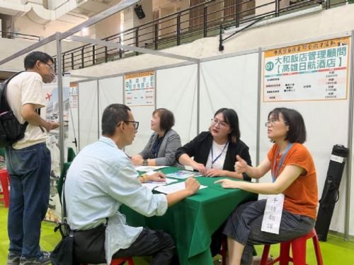 高雄招商蓬勃發展，大型活動引爆觀光餐飲旅宿熱潮，勞工局舉辦徵才盛會助力就業