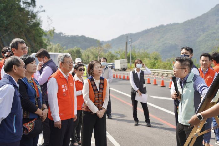 陳揆視察南迴公路屏東雙流-新路段 周春米爭取加快重大交通建設 獲中央全力支持